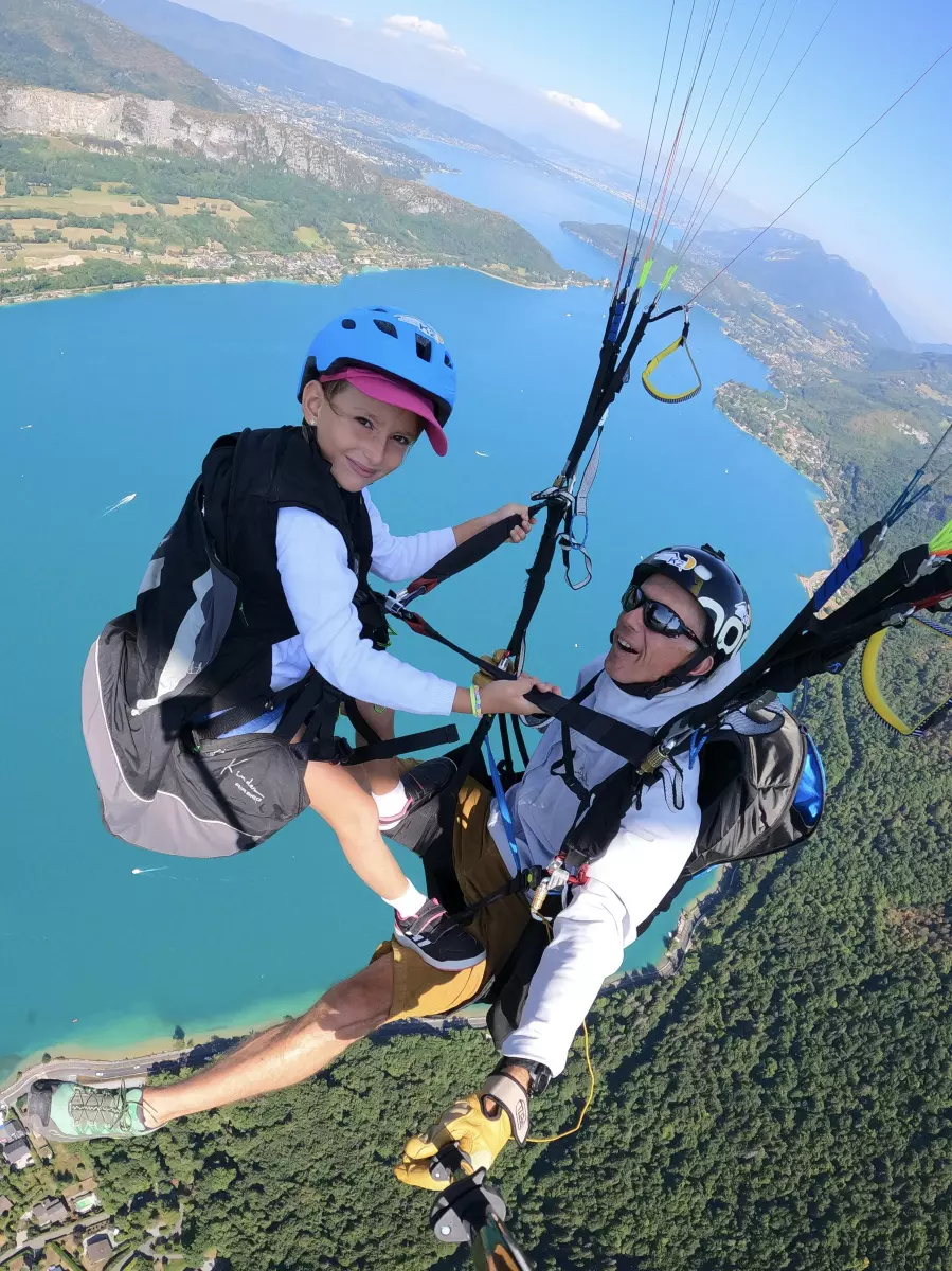 Experience one of the highest paragliding flights in Europe in Tenerife |  IslaDeRegalos Experiences in Canary Islands and Spain